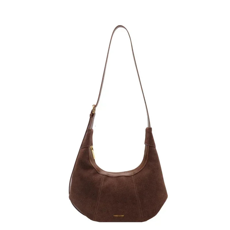 This years retro fashion womens garbage shoulder bag with a large capacity brings a relaxed feeling and a cross body bag 241008