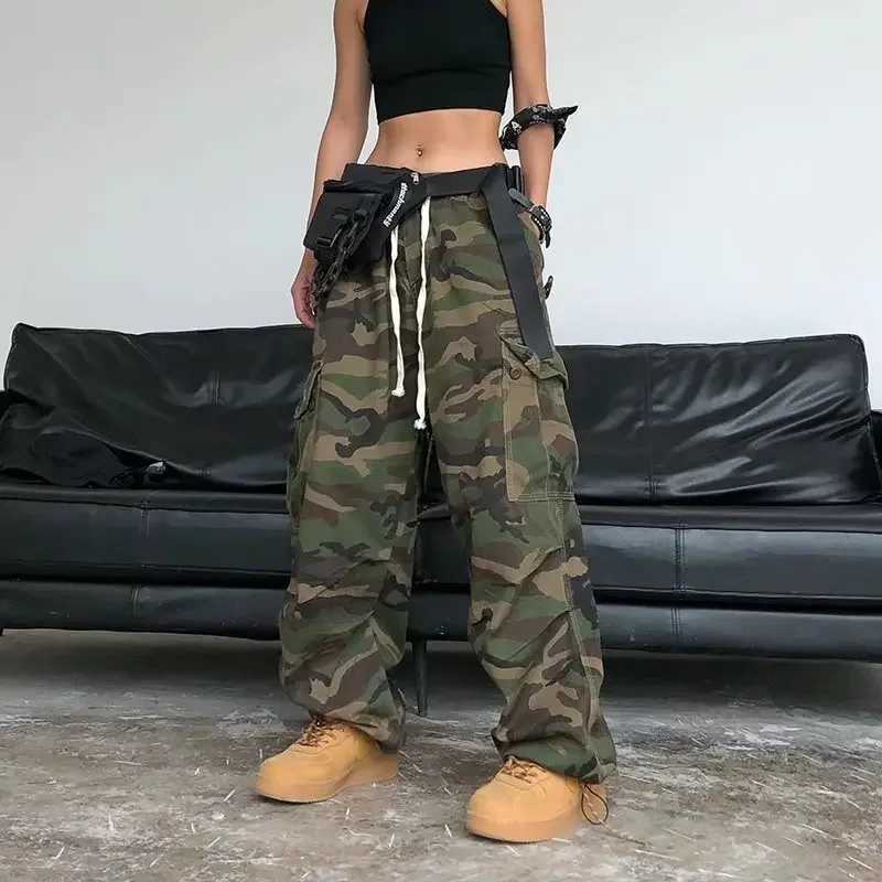 Fashionable American style retro hip-hop camouflage wide leg cargo pants loose fit casual pants mens large pockets W241009