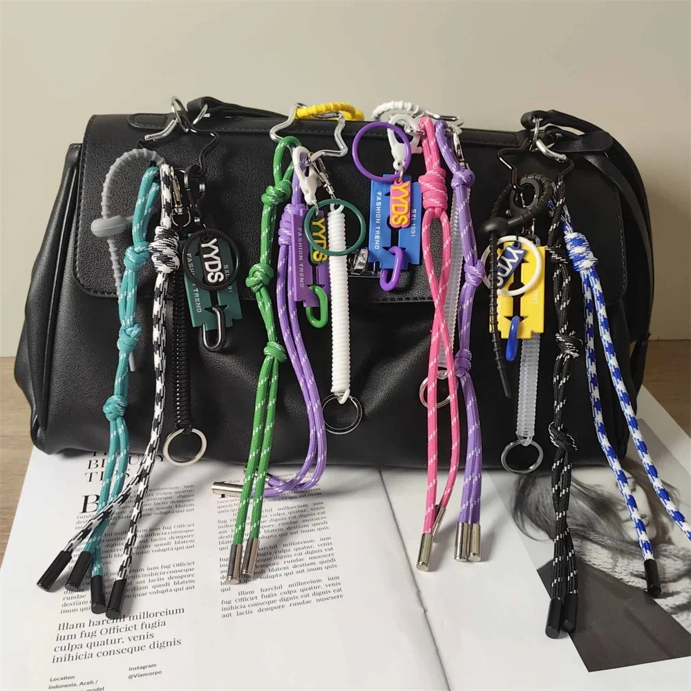 Creative Trend Letter Keychain Color blocked Weaving Rope Hanging Decoration Mens and Womens Bag Pendant 241008 bdd6
