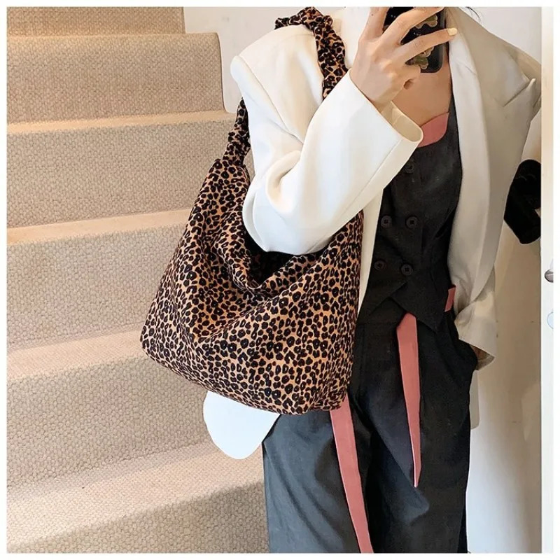 South Korean Leopard Print Bag Womens Large Capacity Lazy Wind Shoulder Handbag Student Relaxation Messenger Handbag 241008