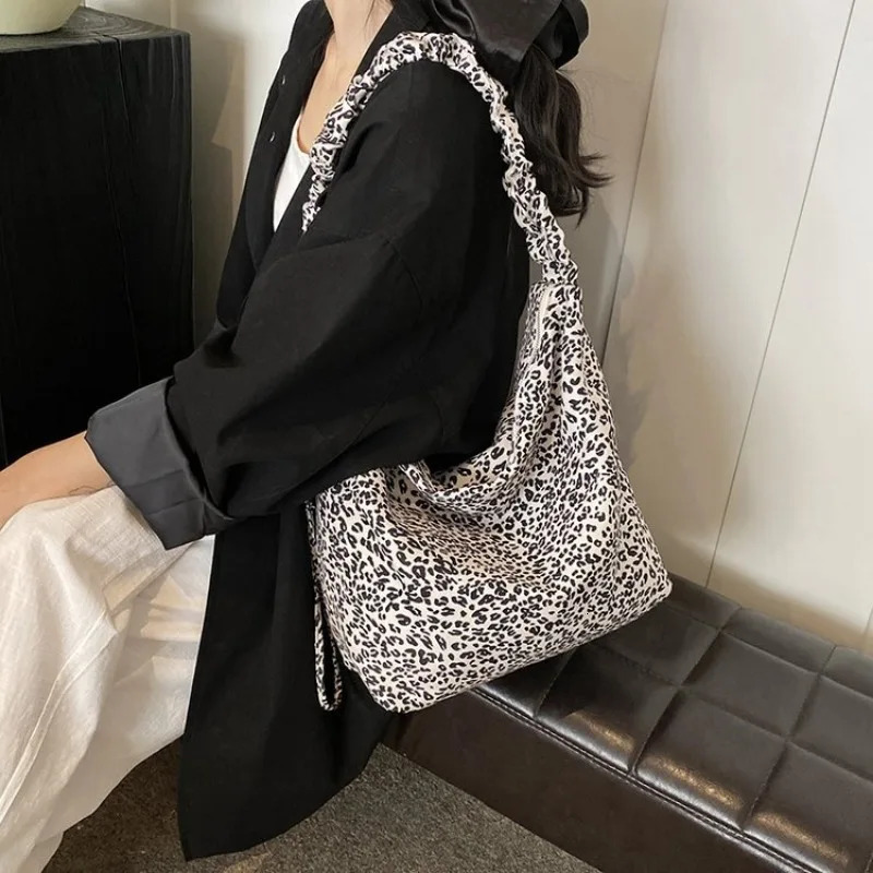 South Korean Leopard Print Bag Womens Large Capacity Lazy Wind Shoulder Handbag Student Relaxation Messenger Handbag 241008