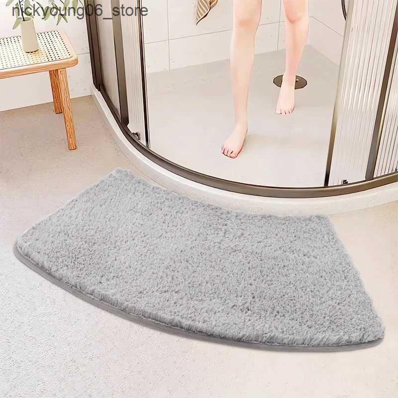 Non-Slip Bath Mats Curved Bathroom Mat Toilet Mat Soft and Comfortable Non-slip Fluffy Floor Mats Absorbent Quick Dry Curved Bath Mat Bathroom Rug L24