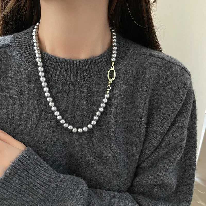 French Elegant and Retro New Grey Pearl Geometric Buckle Necklace Fashionable Accessories for WomenX241009