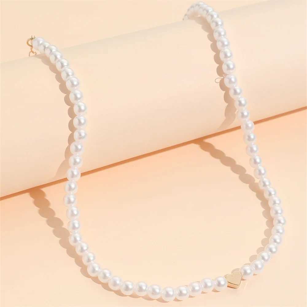 Elegant Love Pendant Clavicle Chain New Heart Imitation Pearl Temperament Necklace Vintage Short Chain Necklace WomenX241009
