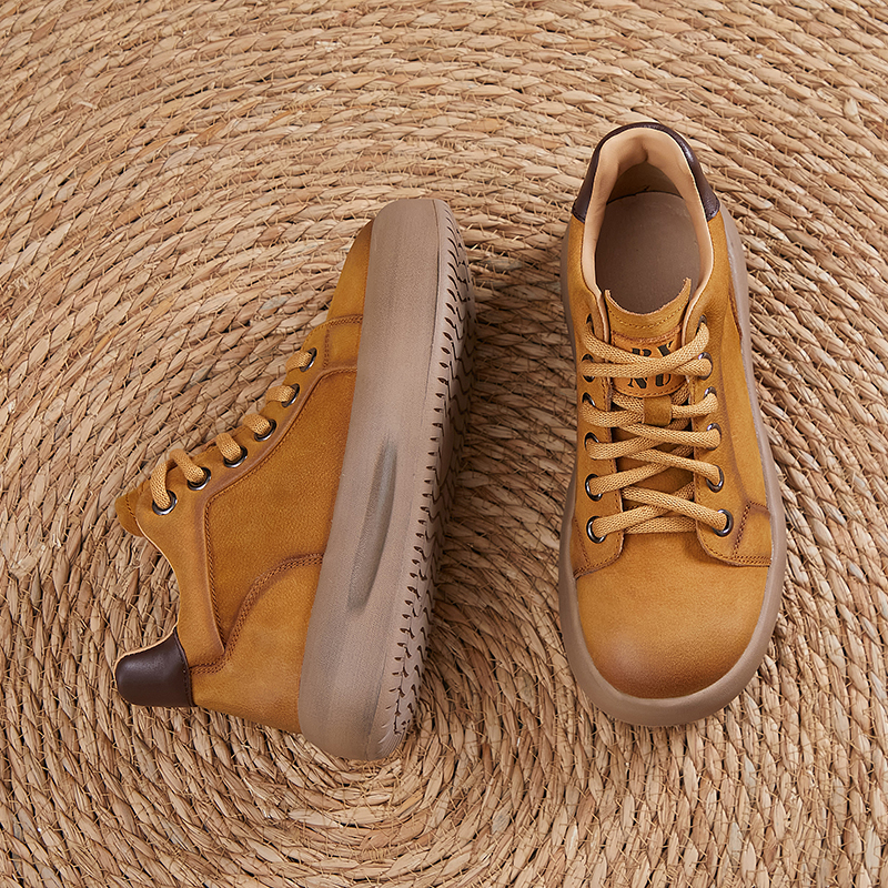 Head layer cowhide high-top women's shoes 2024 autumn and winter new thick bottom retro board shoes female leather lace-up burst short boots