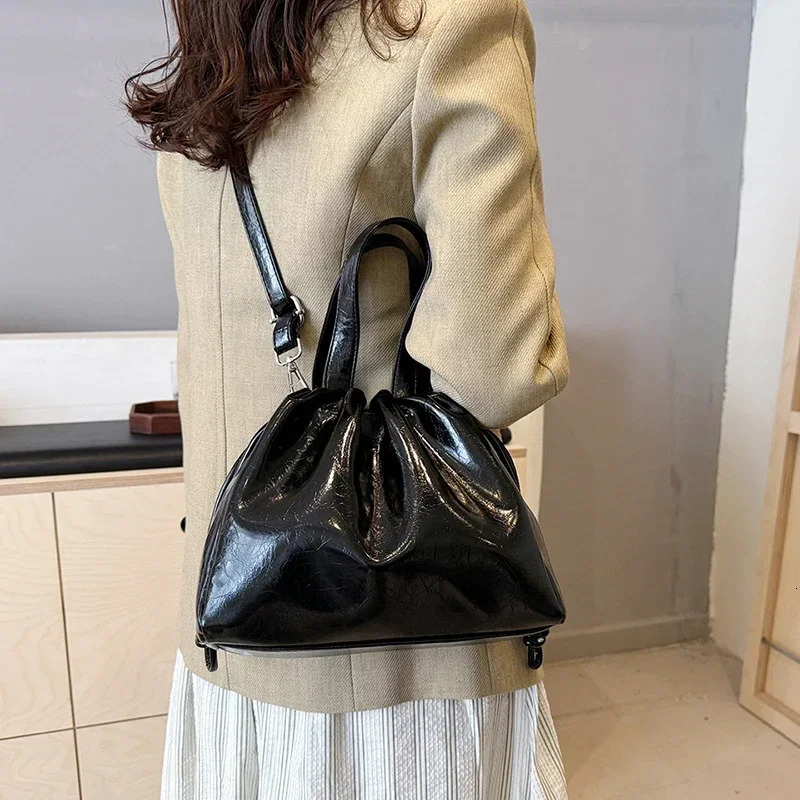 Womens Handbag High Quality Simple Edition Shoulder Bag Womens Commuting Drawstring Bag 241008
