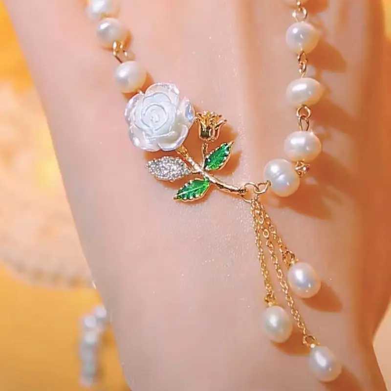 Fashion Kpop Pearl Choker Necklace for Women French Vintage Pearl Flower Pendant Elegant Clavicle Chain Bridal Wedding JewelryX241009