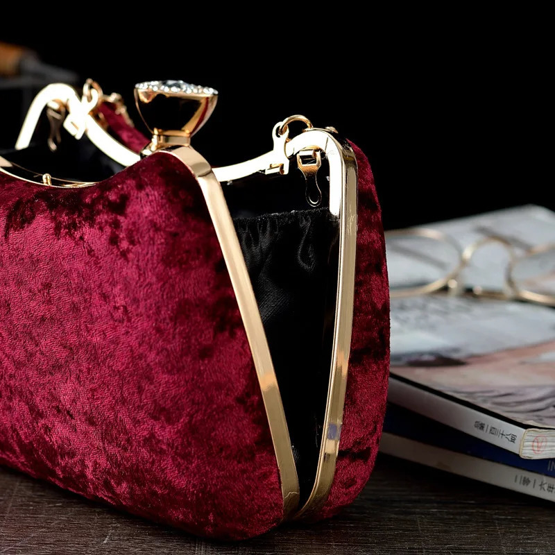 Vintage red velvet clutch small wallet metal handbag womens chain shoulder bag promotion party evening bag womens handbag 241008
