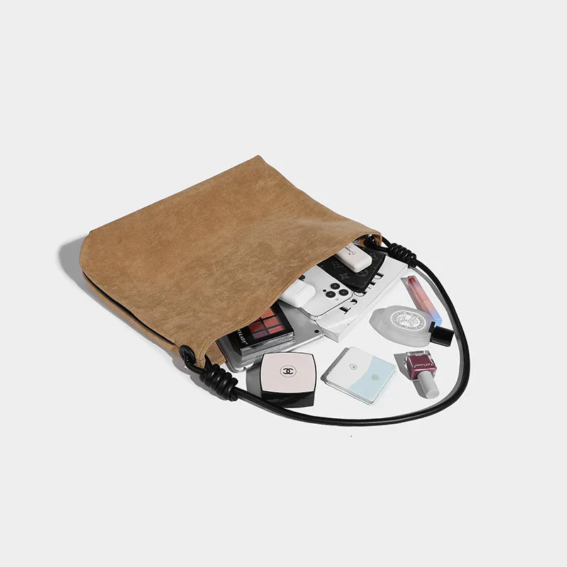 Winter womens bags fashionable retro velvet cross shaped bags large capacity high-quality commuting handbags shoulder bags handbags 241008