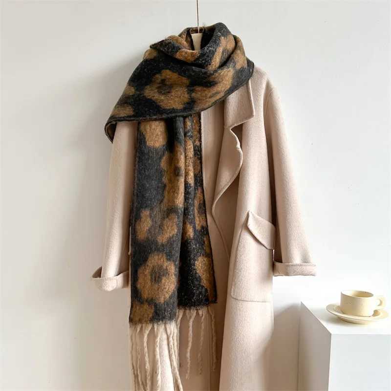 Scarves 2024 Autumn Winter Womens Leopard print Cashmere Scarf Thickened Warm Shawl Fashion Pashmina Tassel Blanket Bandana H241010