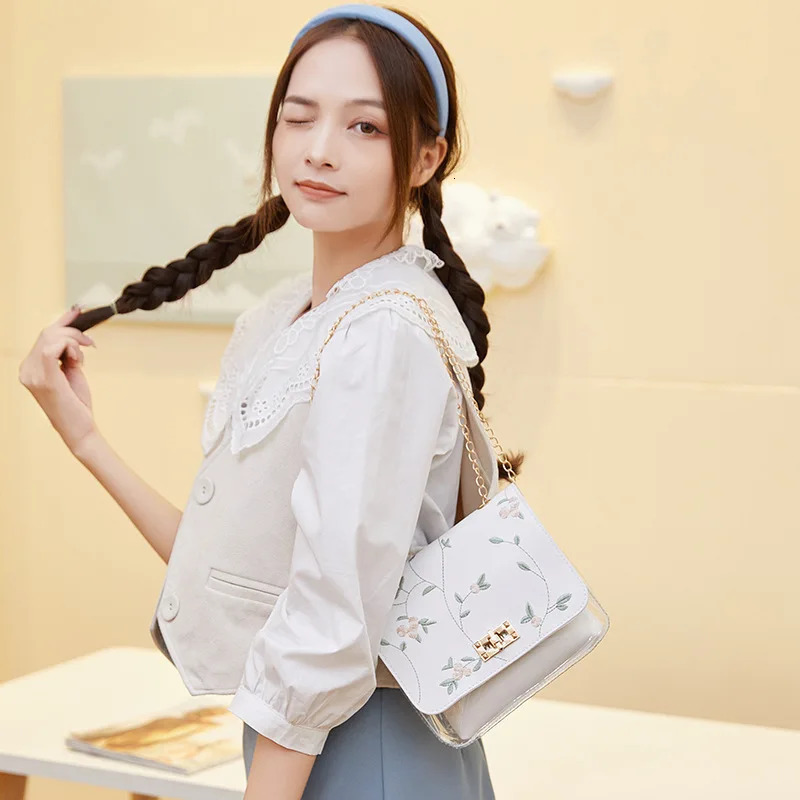 Vintage embroidery color matching transparent mother and baby chain small square bag 241008