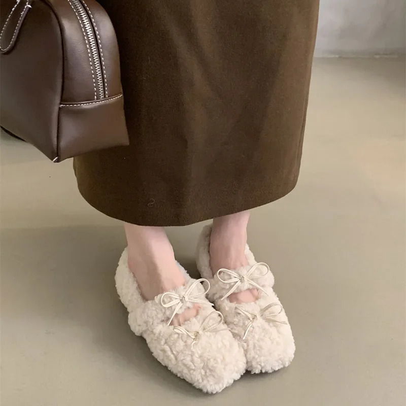 Retro womens fur flat shoes fashionable light bow shoes elegant spring and autumn womens warm shoes 241007