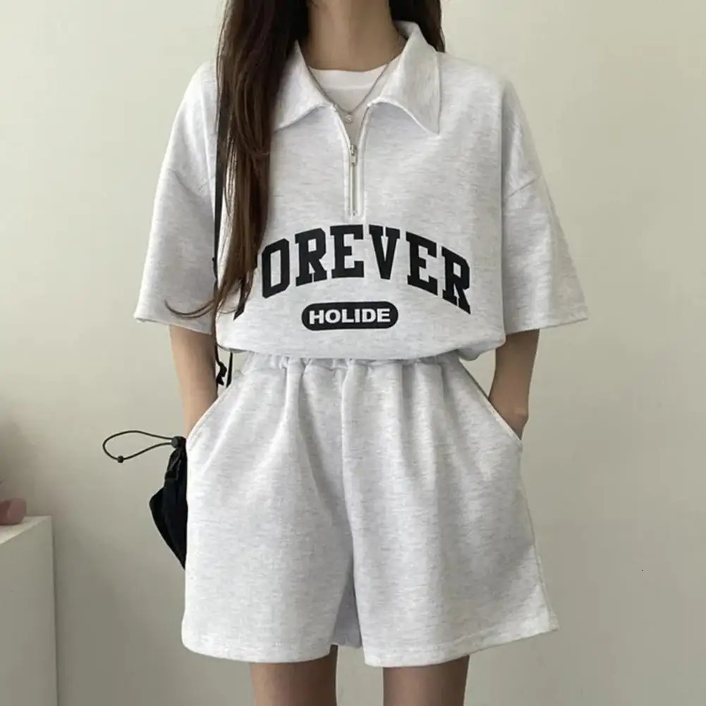 Fashionable womens summer track and field clothing with loose fitting letter printing zipper pockets fashionable 241007