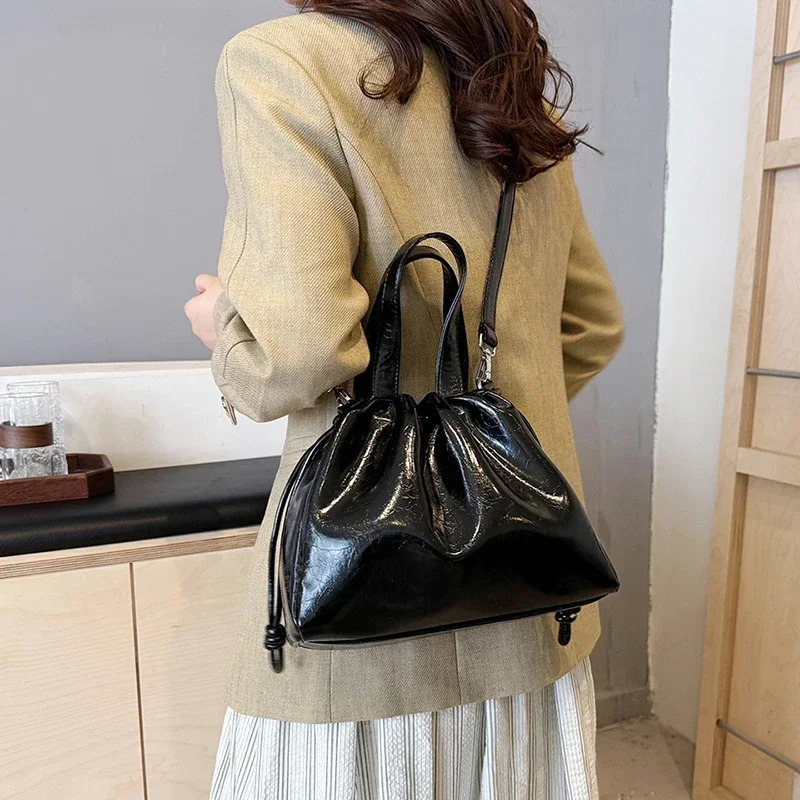 Womens Handbag High Quality Simple Edition Shoulder Bag Womens Commuting Drawstring Bag 241008