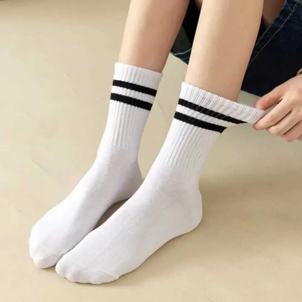 5 pairs of womens mid length socks with solid color parallel stripes Simp Fashionab sweatshirt Absoing high-quality womens socksW241010