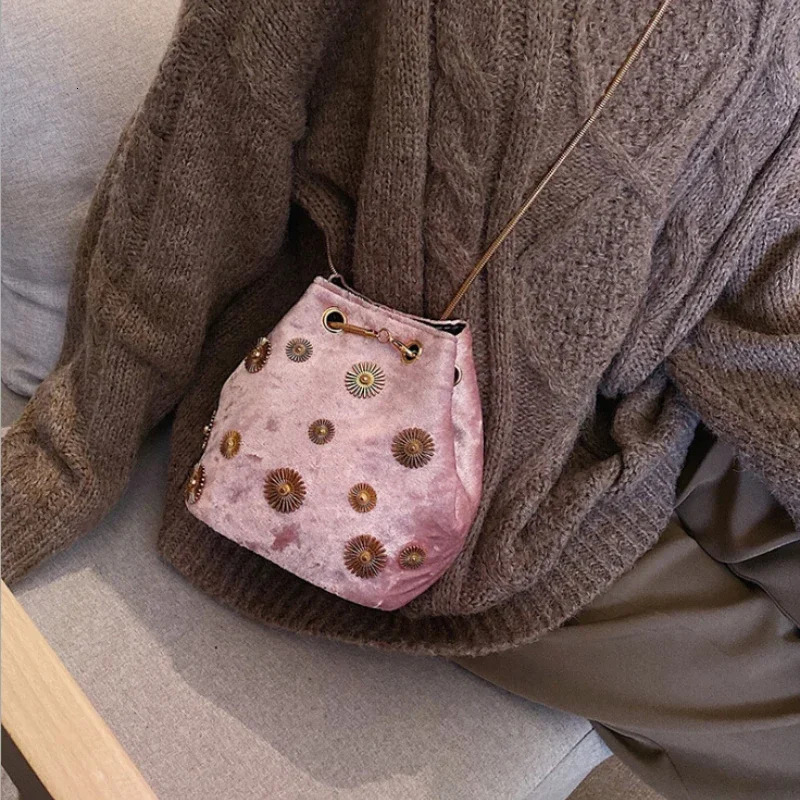 Metal bucket bag elegant velvet handbag cross shaped bag with gold chain shoulder strap womens shoulder bag 241008