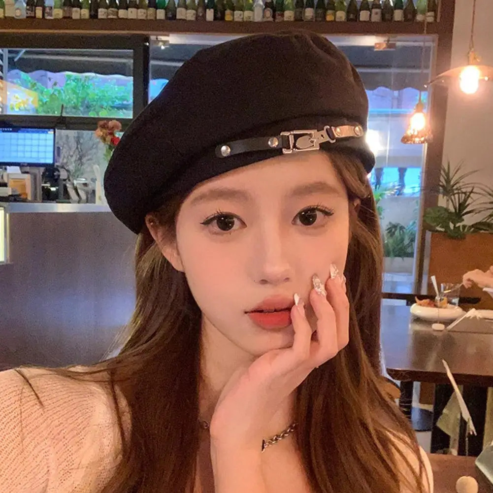 Metal buckle beret British retro casual womens metal leather buckle autumn winter octagonal beret painted hat autumn hat 241007
