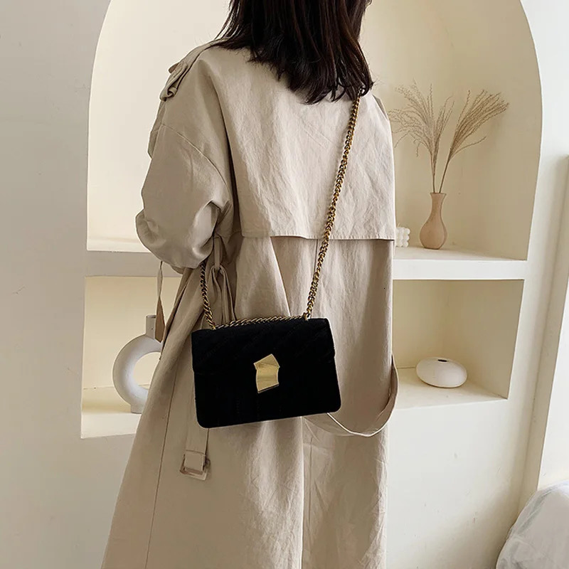 Elegant golden velvet cross body bag suitable for female ers shoulder bags chain messenger bags womens mini wallet handbags 241008