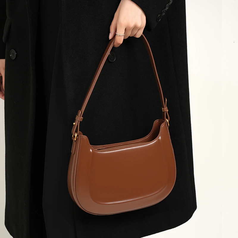 Hifashion genuine leather underwear womens bag trend half moon horizontal wallet saddle womens handbag 241008