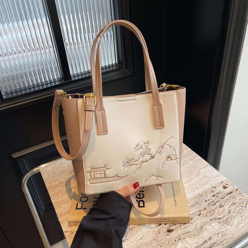 Chinese style embroidered patchwork single shoulder for women 2024 new high appearance, small fresh and fashionable, versatile hand-held crossbody bag