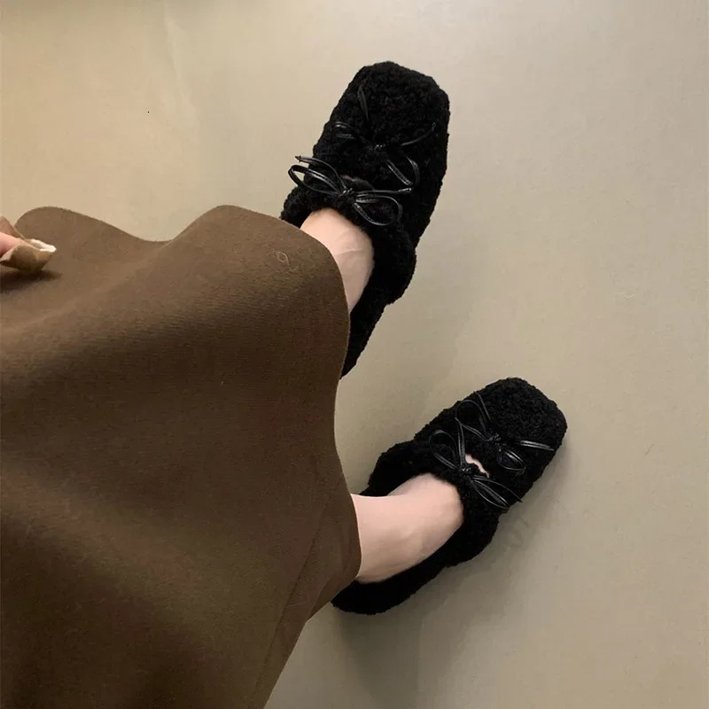 Retro womens fur flat shoes fashionable light bow shoes elegant spring and autumn womens warm shoes 241007