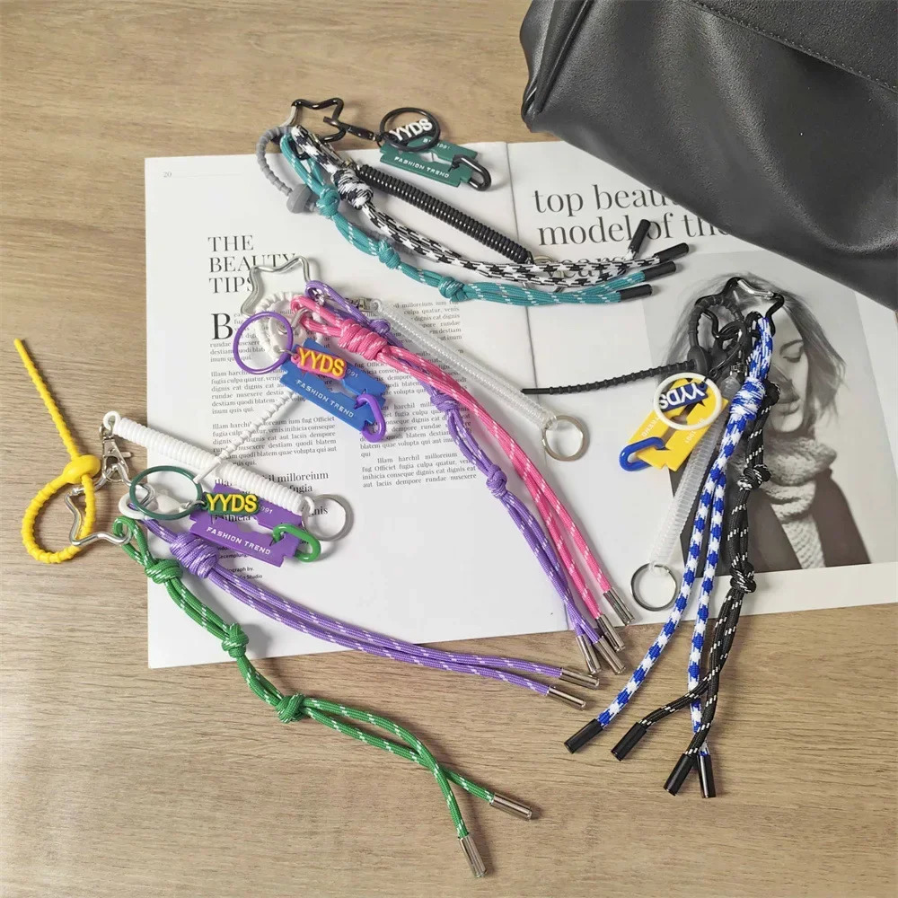 Creative Trend Letter Keychain Color blocked Weaving Rope Hanging Decoration Mens and Womens Bag Pendant 241008 bdd6