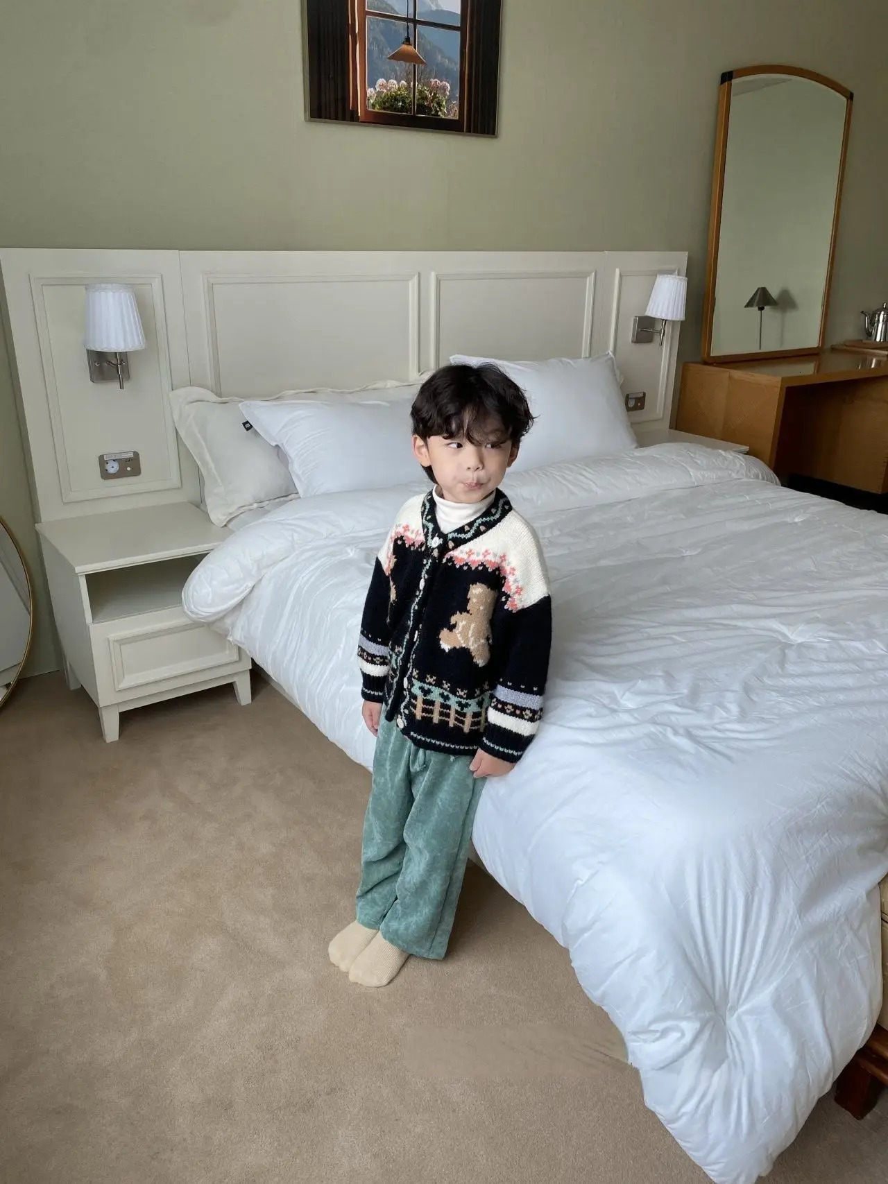 3797C Ins Korean Childrens Knitted Sweater Autumn Winter Cotton Soft Fashion Bear Knitted Boys cardigan Girls sweater jacket 241008