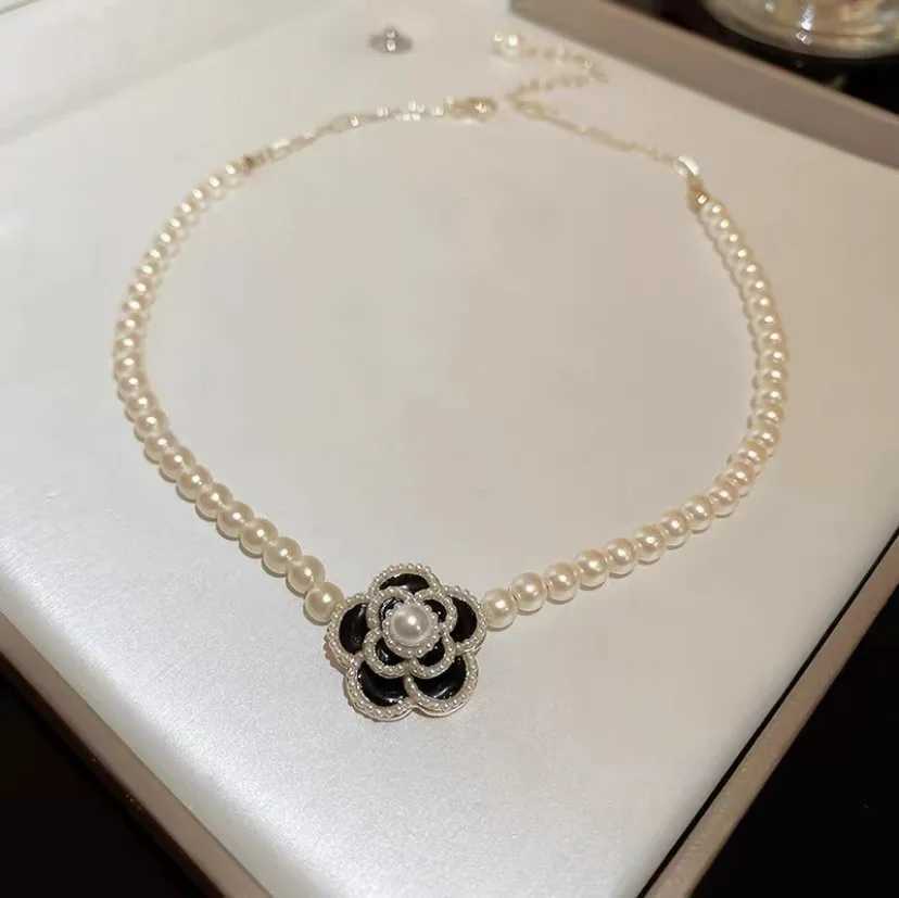 Elegant Fashion Rose Pearl Bead Necklace for Women Temperament Flower Versatile Clavicle Chain Necklace Womens Jewelry GiftX241009