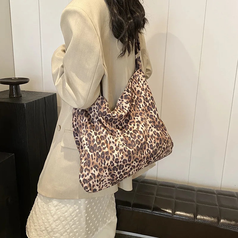 Korean Lazy Style Leopard Print Cloth Bag casual womens clothing fashion version and lightweight shoulder bag messenger bag 241008
