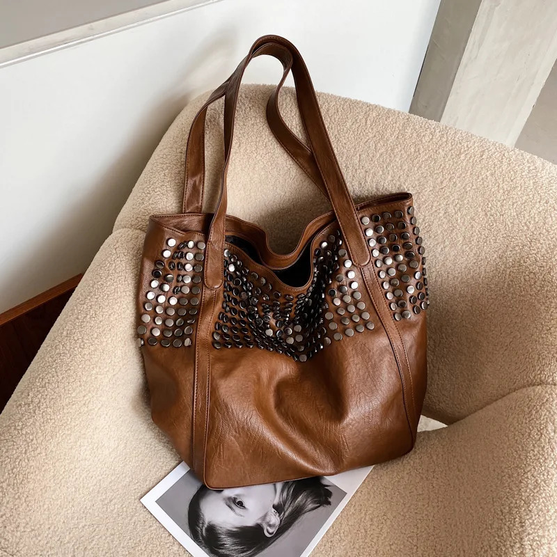 Womens capacity shoulder bag rivet soft leather handbag womens Pu large capacity shopping handbag casual tote bag 241008