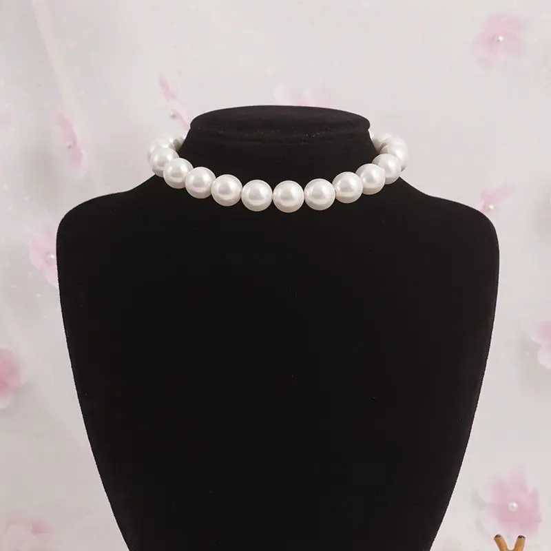 Charming Bridal Wedding Wearing Large White Pearl Necklace Classic Retro Hepburn Style Short Beaded Chain Exaggerated ChokersX241009