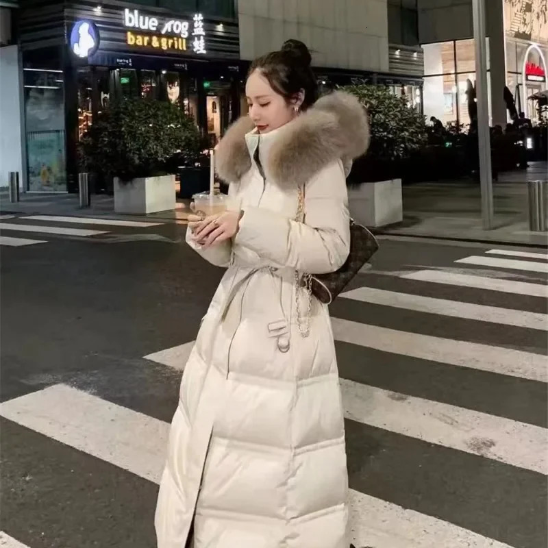 Winter womens thick coat fashionable and luxurious hair collar hooded windproof and warm waist white duck down jacket outerwear 241007