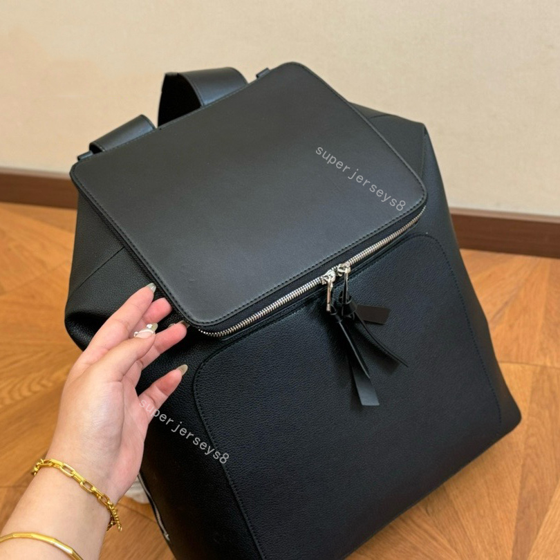 Luxury designer women's man's backpacks, shoulder bags, leather travel bags, airport bags, messenger bags, work bags, student bags, book shopping bags, laptop bag