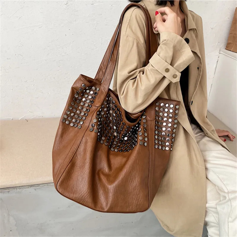 Womens capacity shoulder bag rivet soft leather handbag womens Pu large capacity shopping handbag casual tote bag 241008