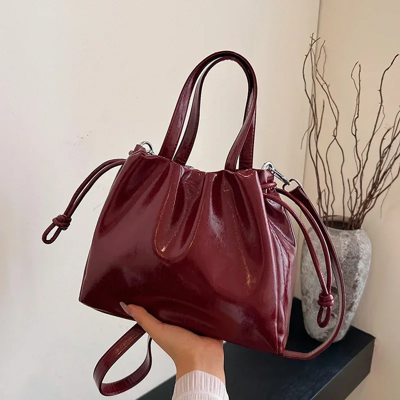 Womens Handbag High Quality Simple Edition Shoulder Bag Womens Commuting Drawstring Bag 241008