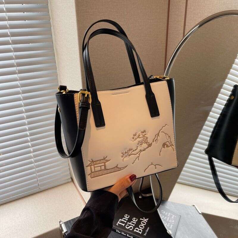 Chinese style embroidered patchwork single shoulder for women 2024 new high appearance, small fresh and fashionable, versatile hand-held crossbody bag
