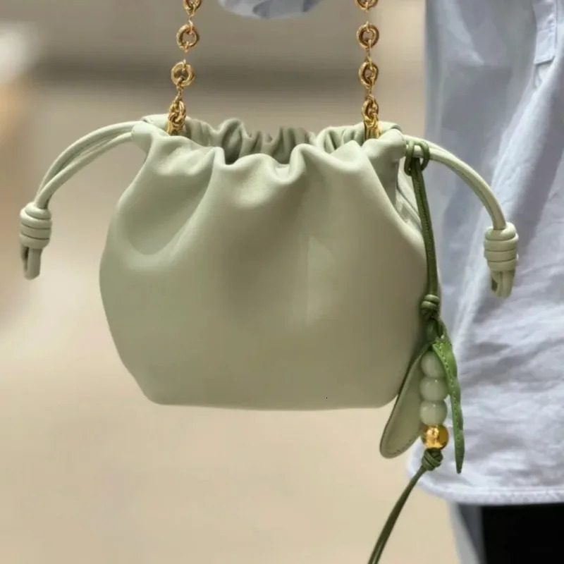 Pea Pod Classic Keychain Leather Rope Bag Pendant Felt Car Christmas Gift Home Decoration 241008 9bda 4