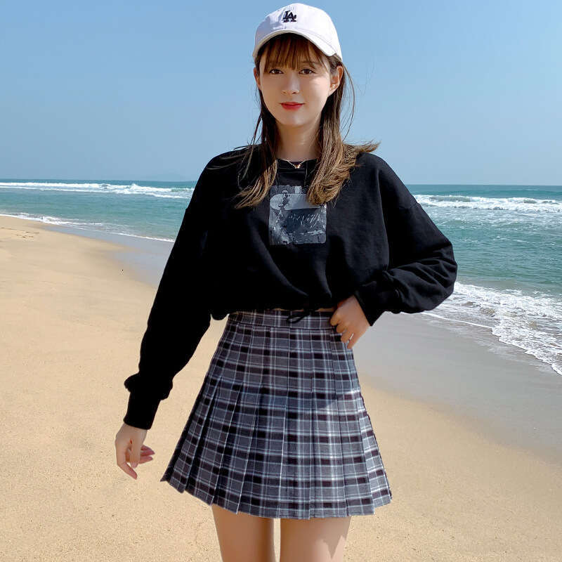 Pleated short women's summer 2024 new Korean version high waisted slimming versatile anti glare A-line checkered skirt