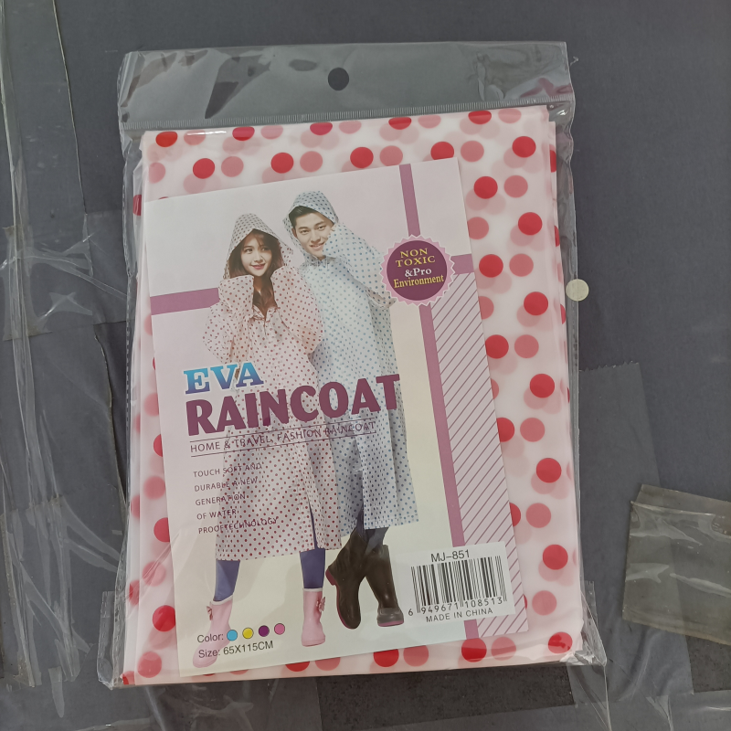 Adult raincoat is simple, fashionable and easy to handle various occasions