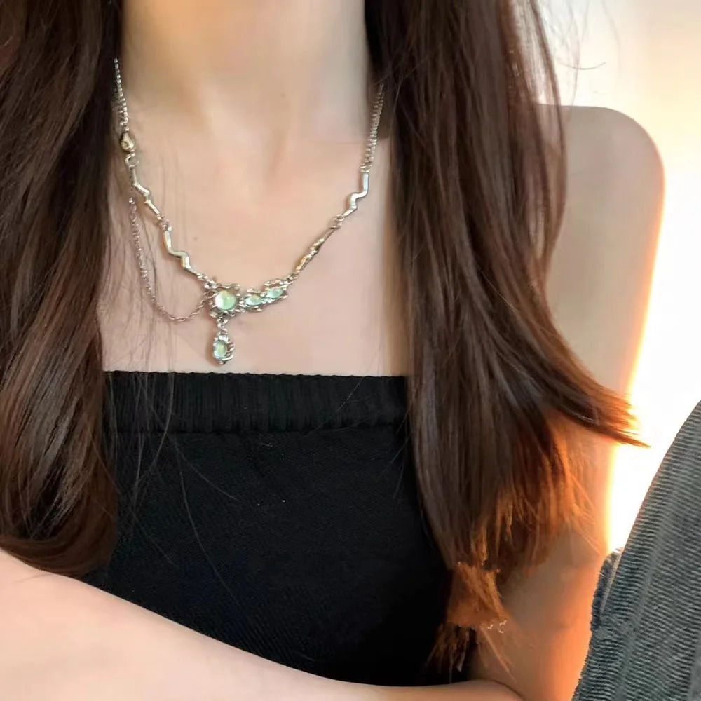 Vintage Crystal Opal Pendant Liquid Metal Necklace for Women Clavicle Chain Geometric Irregular Choker Y2K Jewelry Accessories 241009