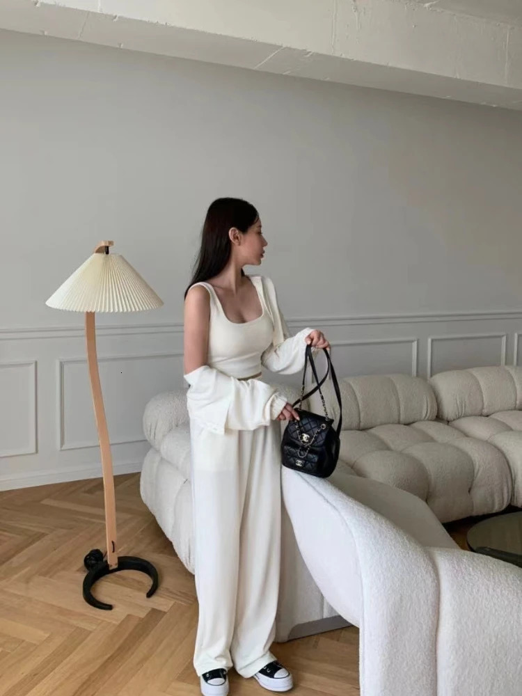 Womens sportswear hoodie long sleeved cardigan top loose wide leg jogging pants Korean three piece set womens clothing 241007