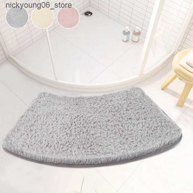 Non-Slip Bath Mats Curved Bathroom Mat Toilet Mat Soft and Comfortable Non-slip Fluffy Floor Mats Absorbent Quick Dry Curved Bath Mat Bathroom Rug L24