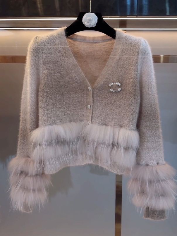 Women v-neck fashion single breasted logo pin patchwork gradient color fur bottom designer sweater cardigans SMLXLXXL