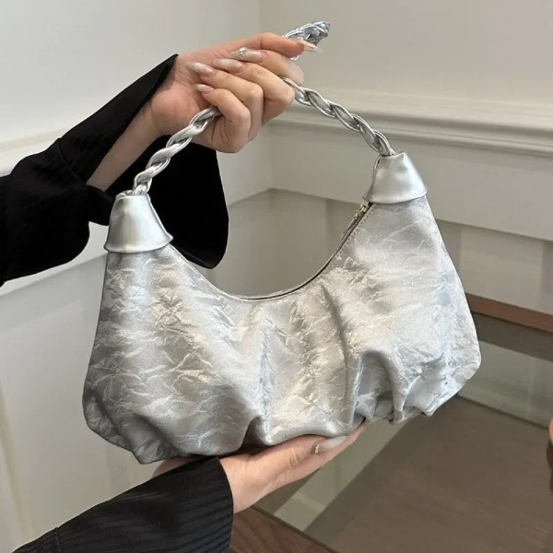 High value womens bag with large capacity this year casual handbag commuting armrest bag 241008