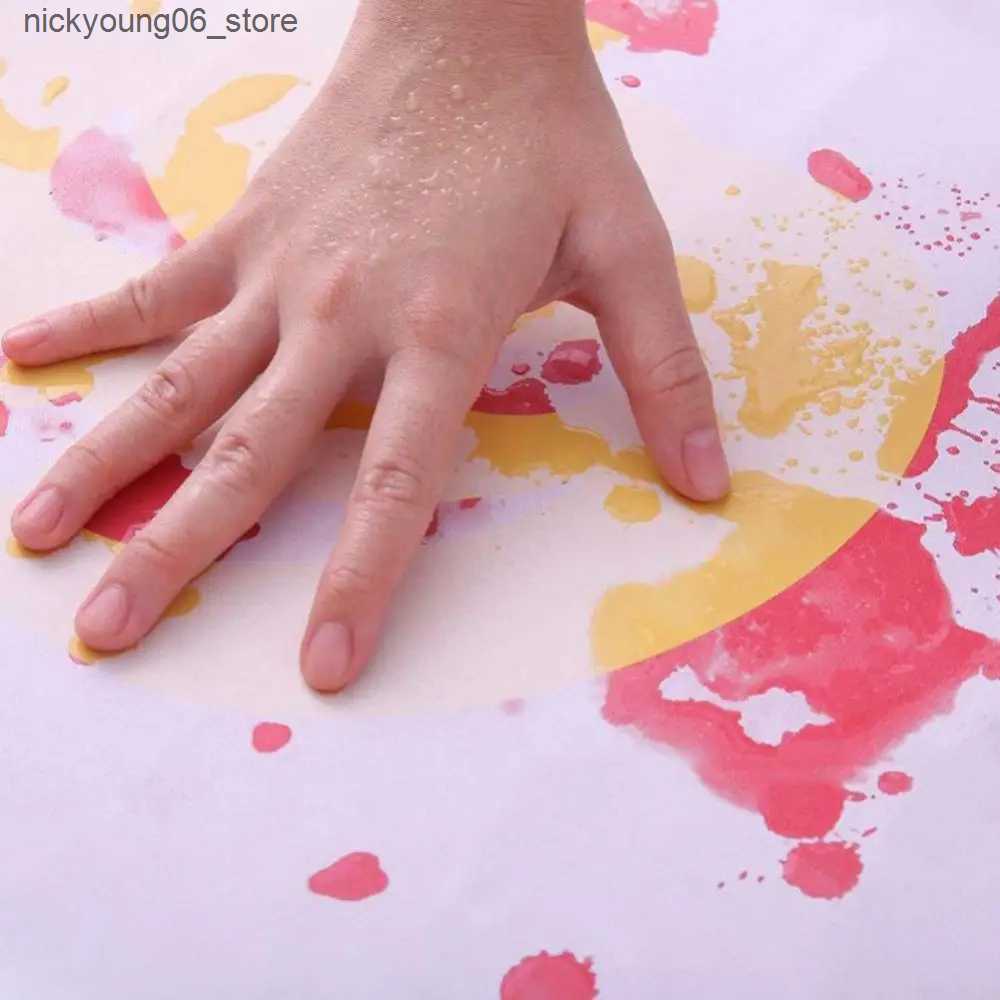 Non-Slip Bath Mats Halloween Bath Floor Mats Bloody Bathroom Color-changing Floor Mats Turn Red In Water Color-changing Bath Mats NOT a Carpet L240910