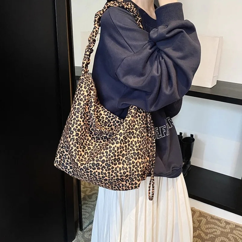 South Korean Leopard Print Bag Womens Large Capacity Lazy Wind Shoulder Handbag Student Relaxation Messenger Handbag 241008