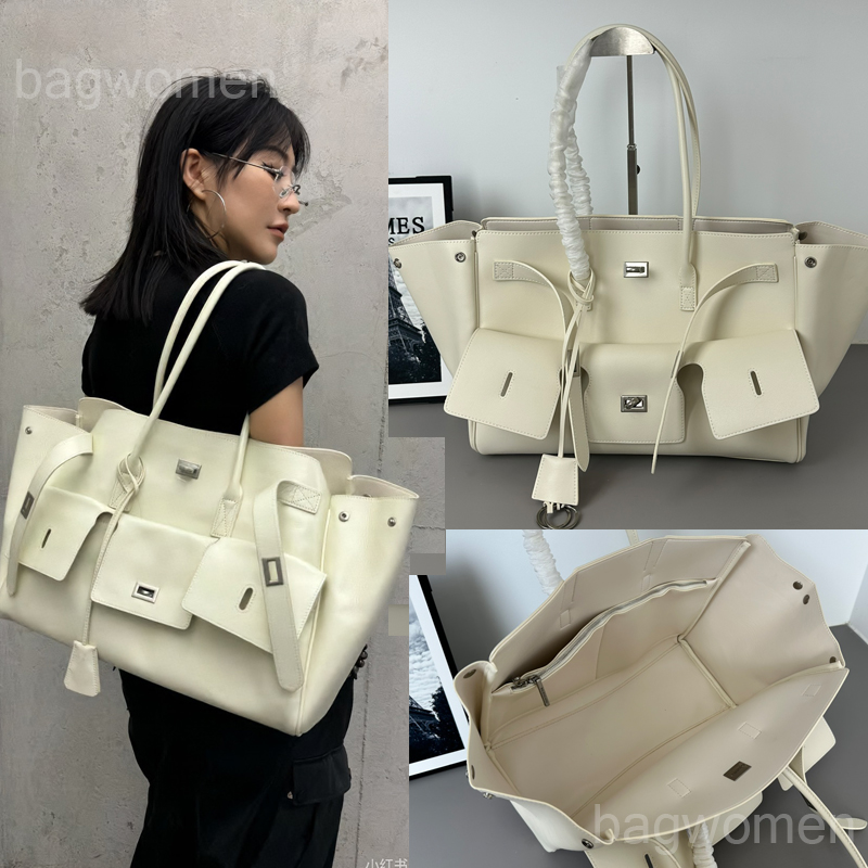 Tote Bag Axillary Pouch Bag Shoulder Bags Designer Bag Cowhide Leather Handbags Purse Golden Hardware Large Capacity Pockets Luxury Bag Luggage Designer Travel