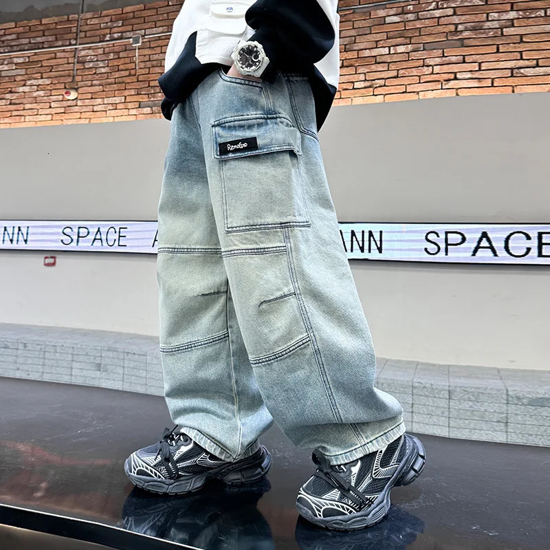 Boys personalized flip cargo pocket jeans for spring and autumn fashion handmade straight through mens bag pants for 5-15 years 241008