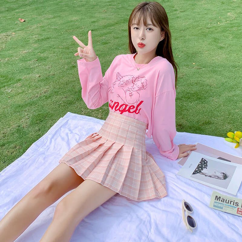 Pleated short women's summer 2024 new Korean version high waisted slimming versatile anti glare A-line checkered skirt