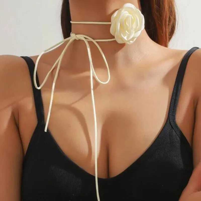 Exquisite Imitation Pearl Choker Necklace Fashionable Bow Tie Lace Up Velalvet Necklace Personality Simple Jewelry For WomanX241009